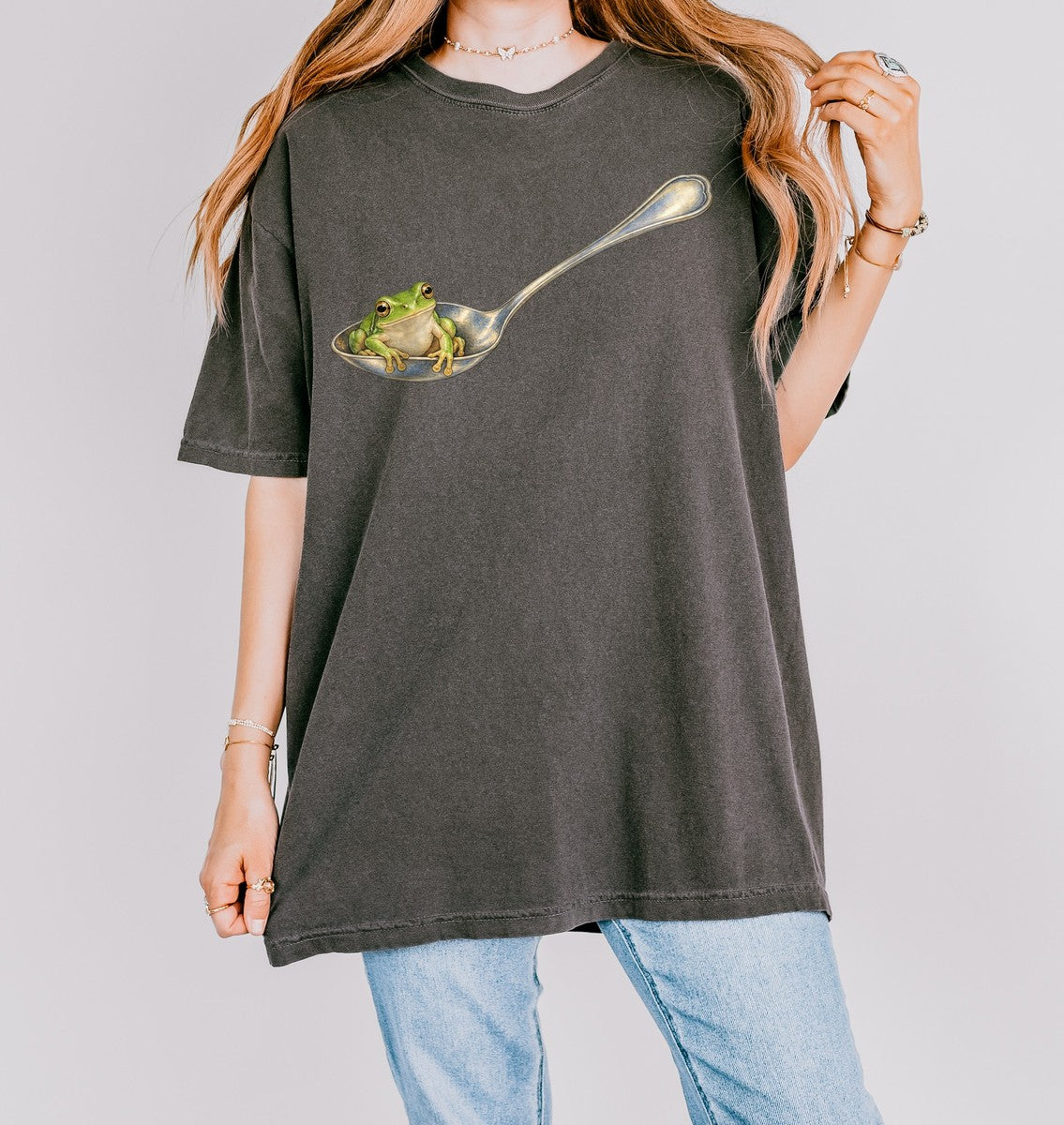 Green Tree Frog in Silver Spoon Tee Cute Frog Spoon Macro Wi - Comfort Colors tee closeup v4
