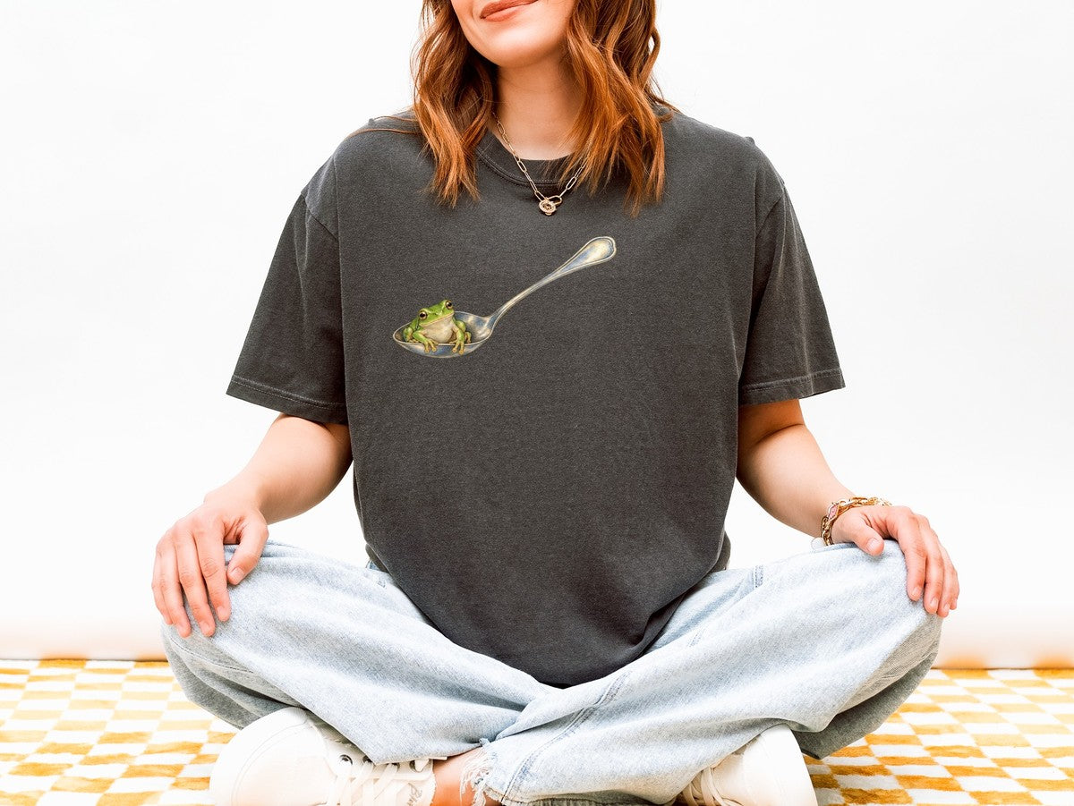 Green Tree Frog in Silver Spoon Tee Cute Frog Spoon Macro Wi - Comfort Colors tee model v4
